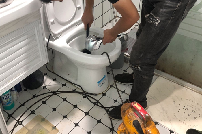 临桂马桶堵塞自己疏通还是找师傅?专业上门服务让你省时更省心